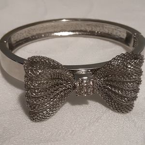 Silver tone open and closed bow Bracelet